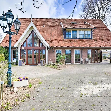 Rustic Holiday In With Garden